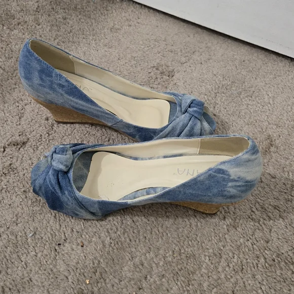 Women Wedge Heels - Picture 6 of 6